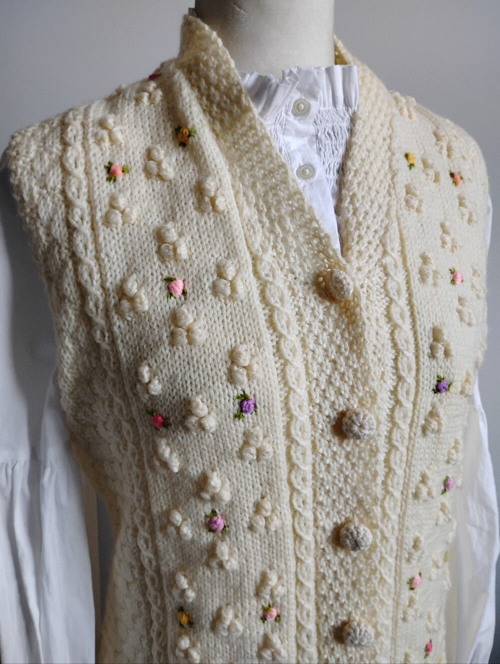Smith's Of Bermuda Vintage Pure Wool Sweater Vest Cream Pastel Rosettes Size Med - Picture 6 of 16